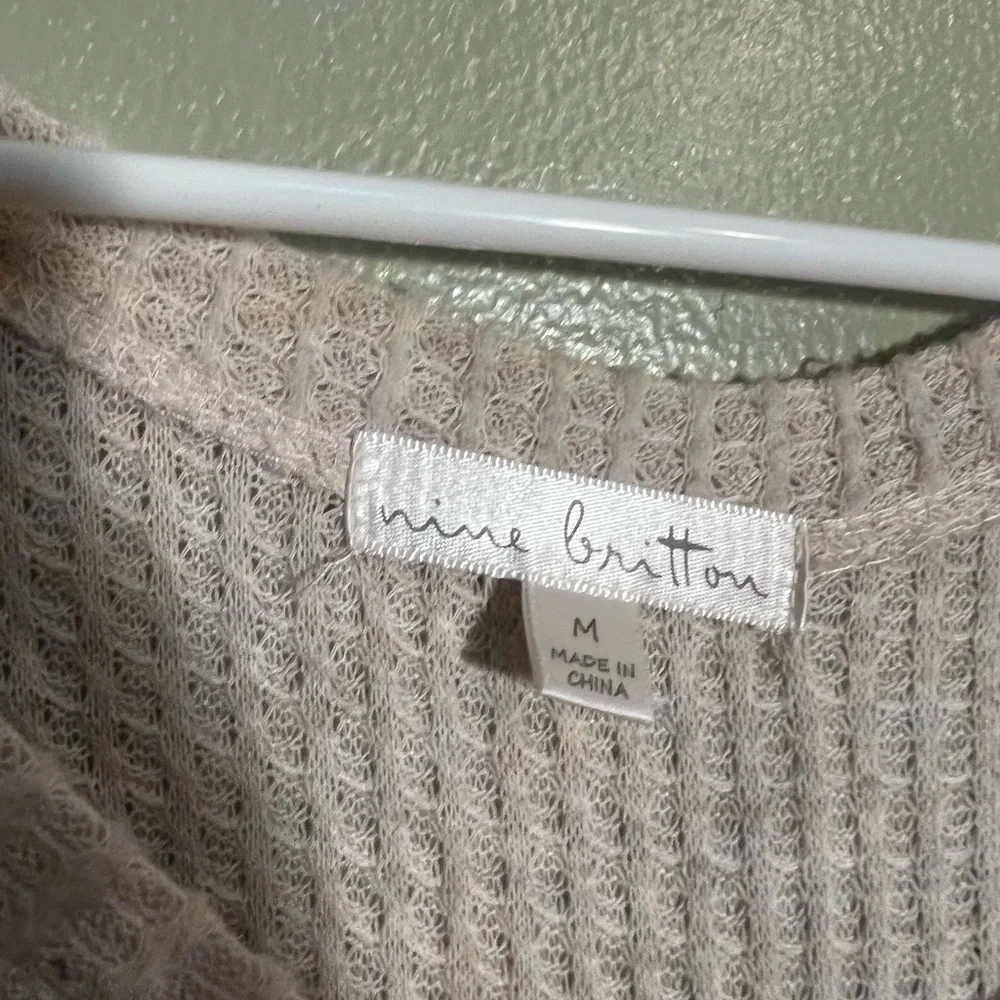 Nine Britton Stitch Fix Women's Size Medium Thermal Top Beige Tie Front Soft_10